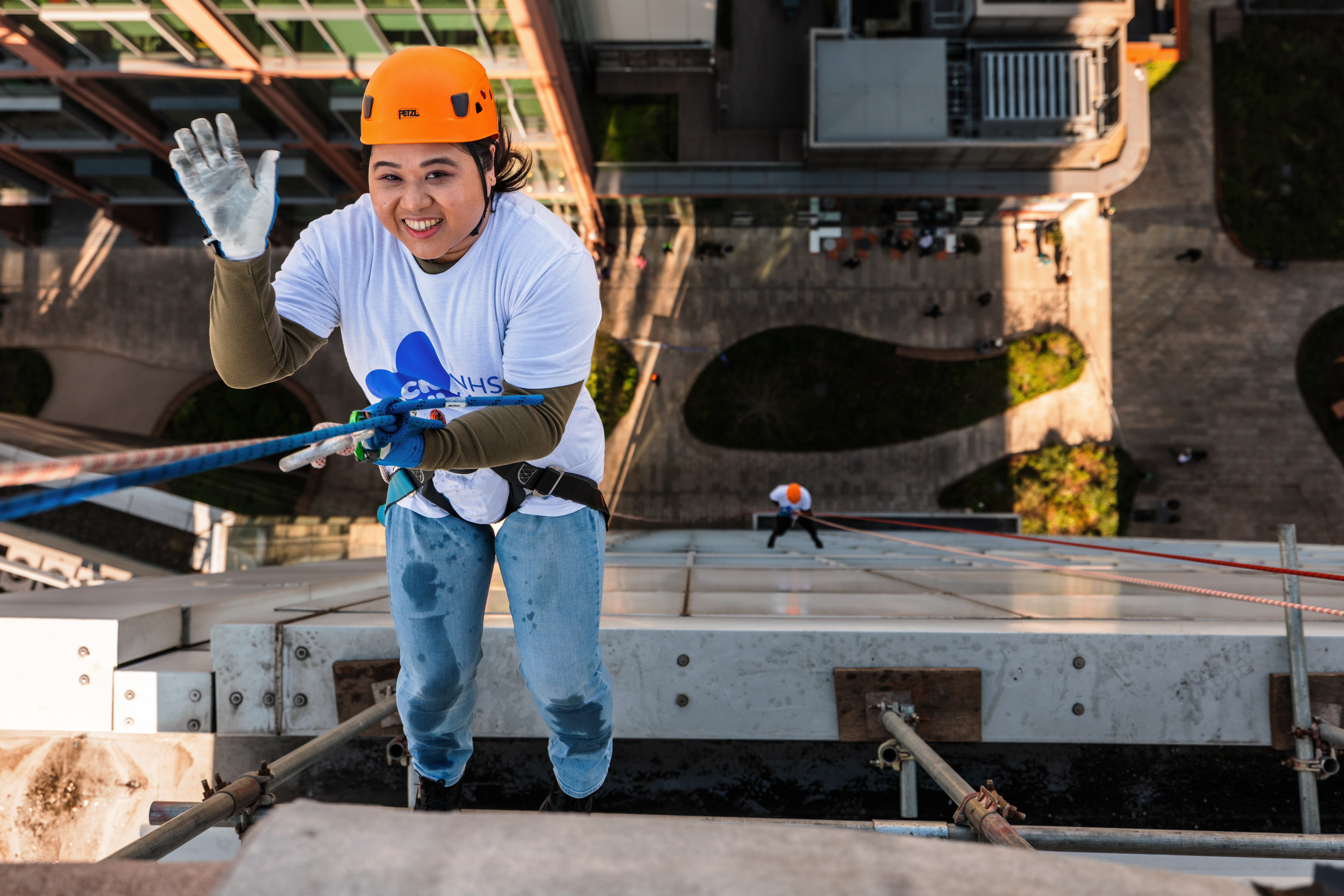 11 - 12pm: Cara abseil 2