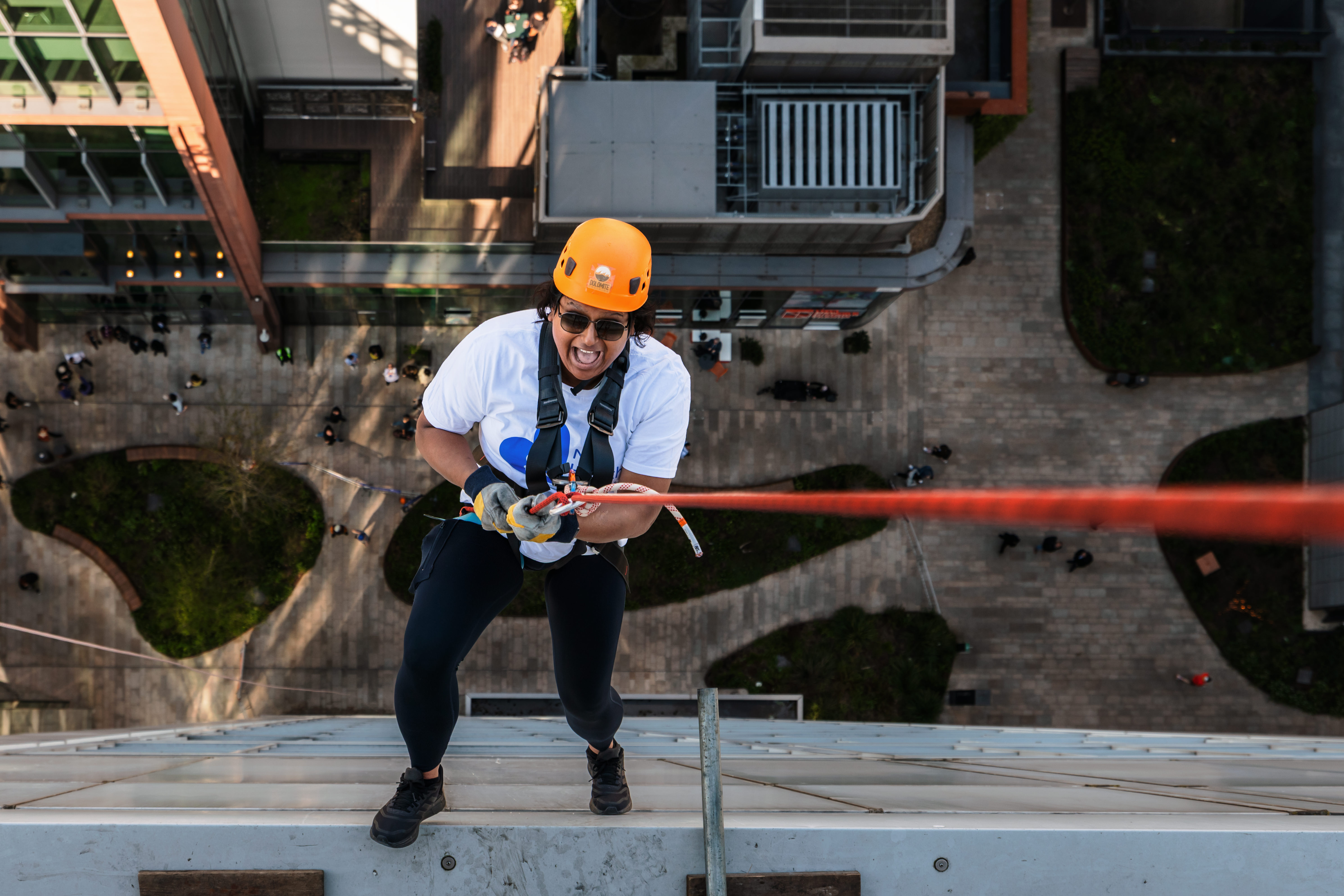 12-1pm: Jyoti abseiling 3