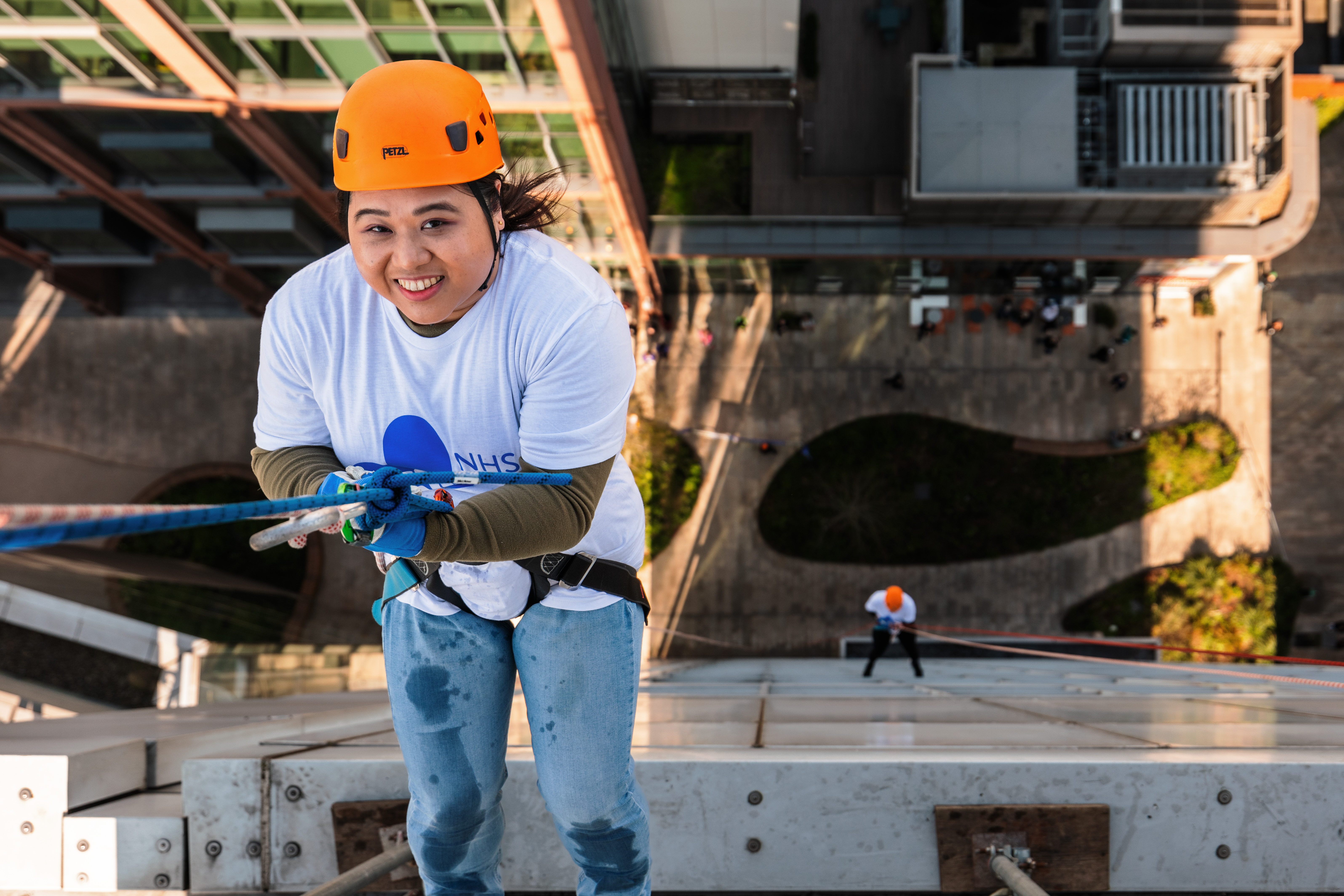 11 - 12pm: Cara abseil 1
