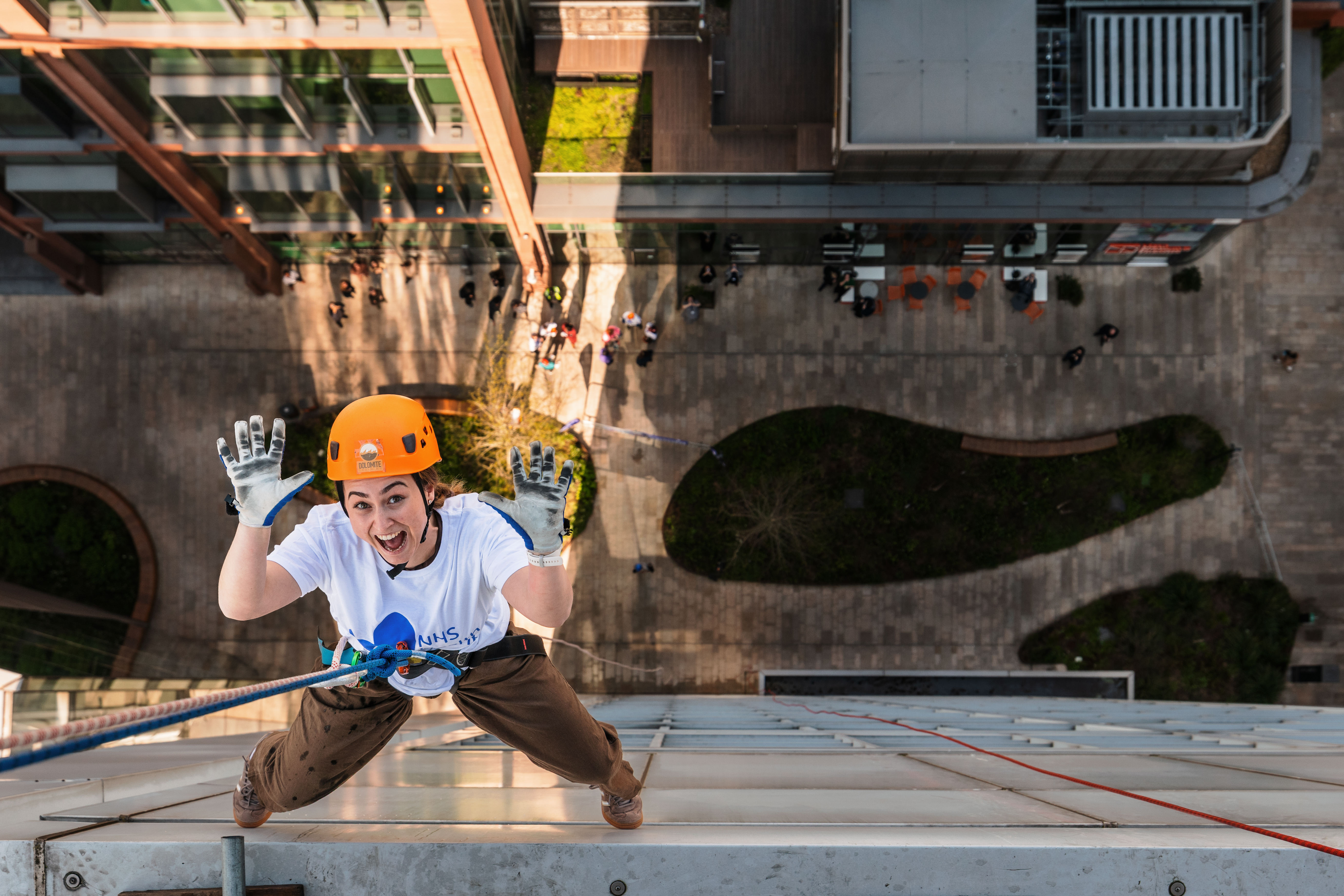 11 - 12pm:  Sarah Maizey abseil 3