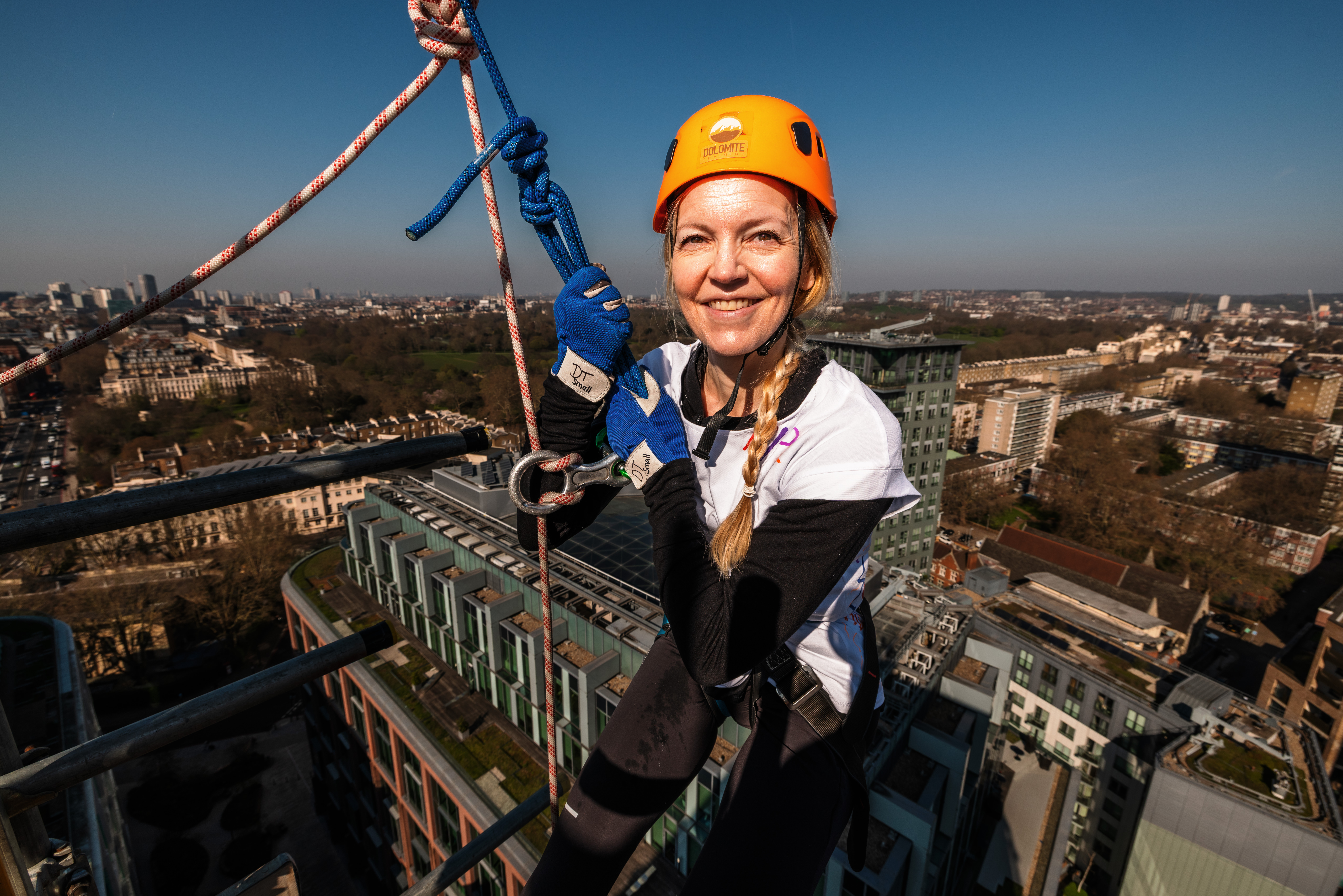 10 - 11am: Nikki Roof 1