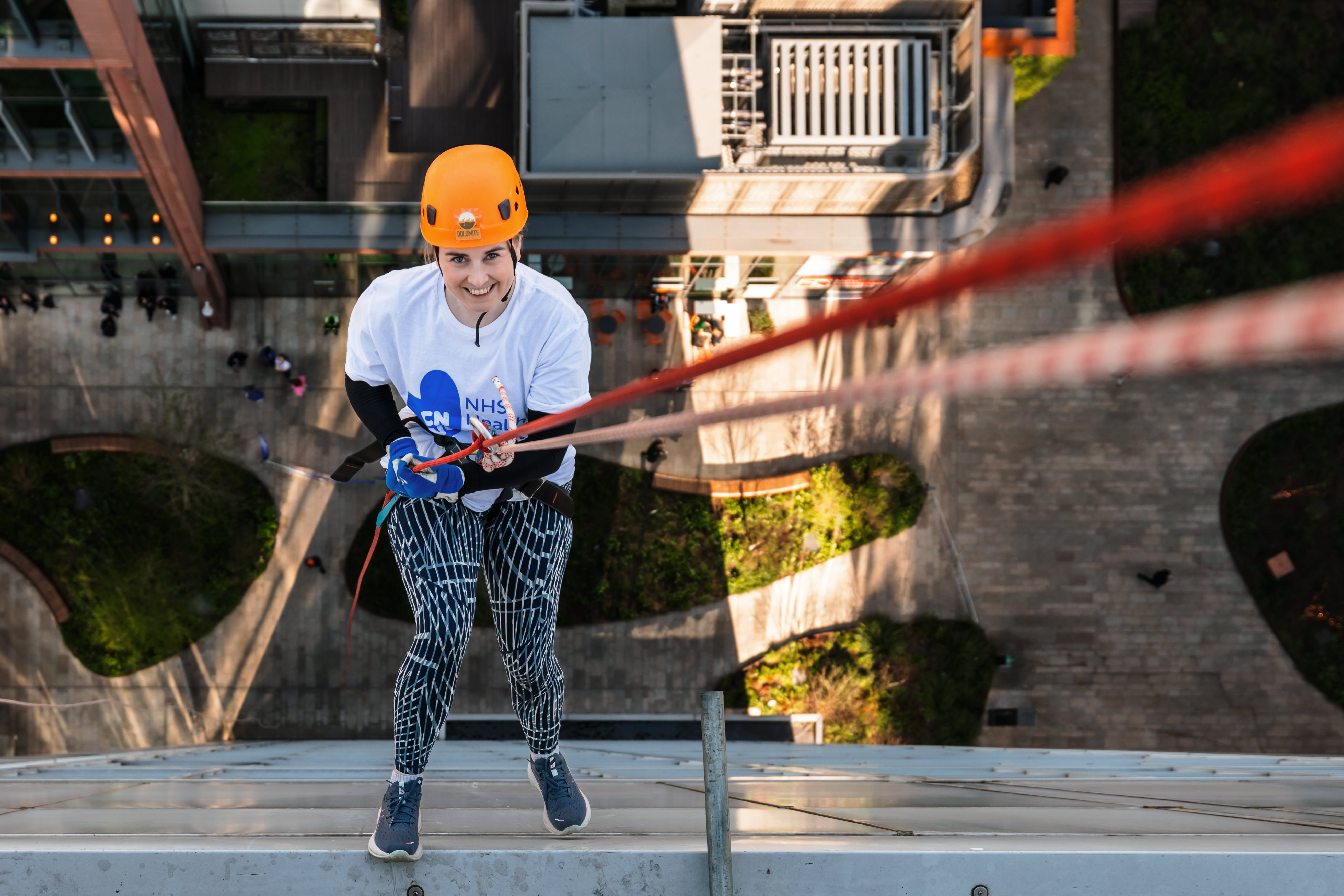 10 - 11am: Julia abseil 1