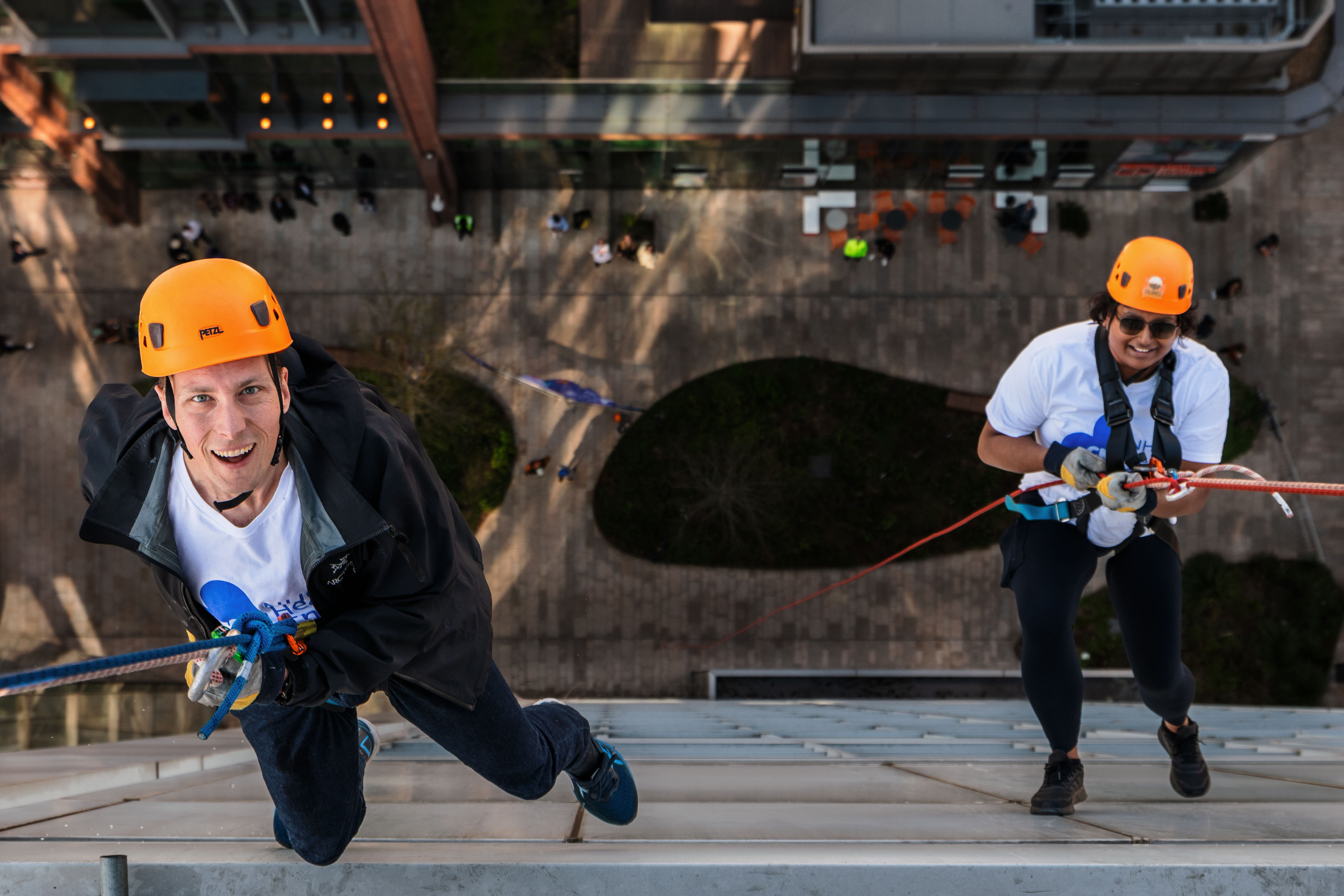 12-1pm: Jyoti and Lawrence abseiling 1